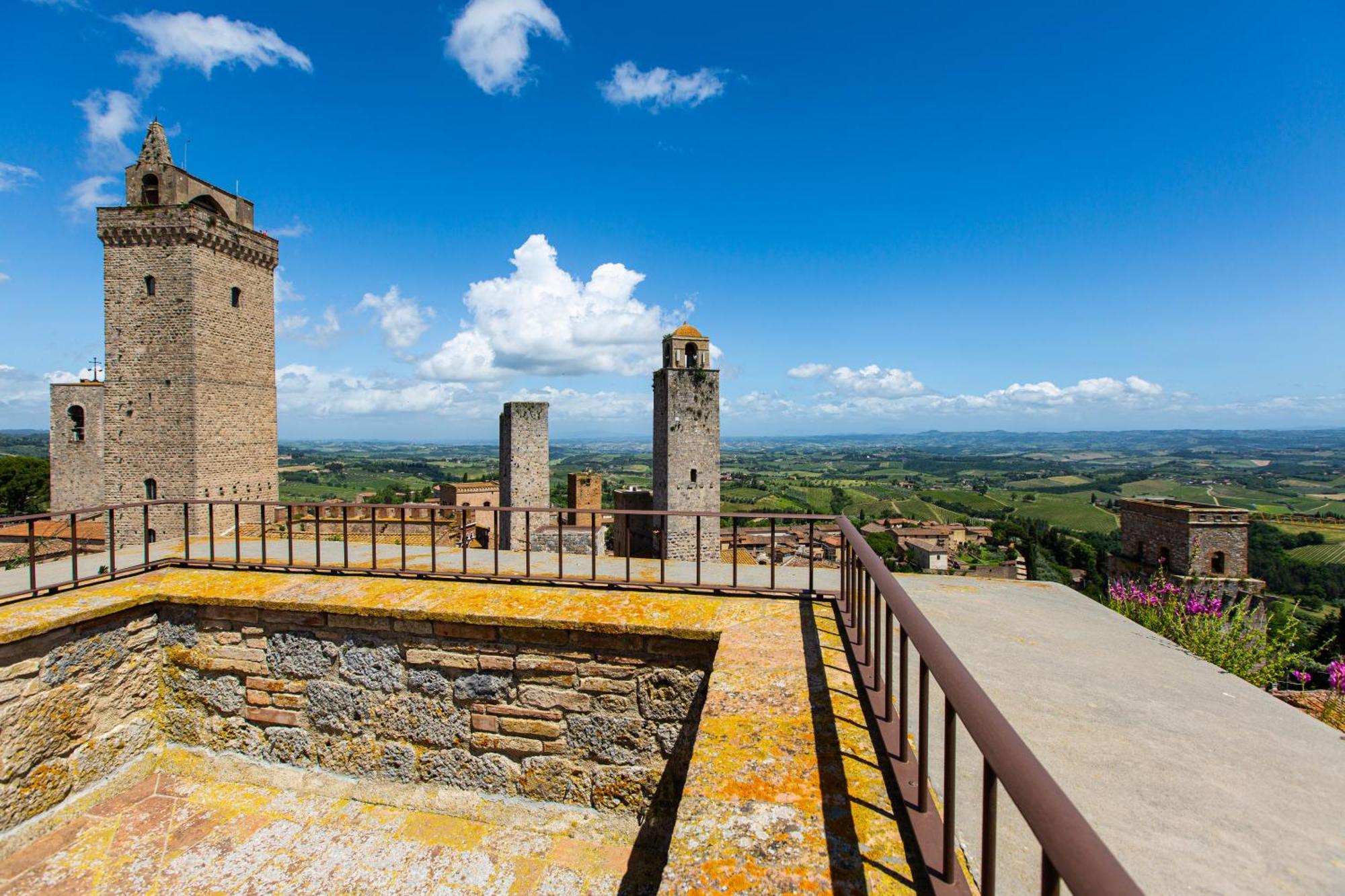 The Artists' Tower - Amazing View From The Tower Apartment Сан Джиминяно Екстериор снимка