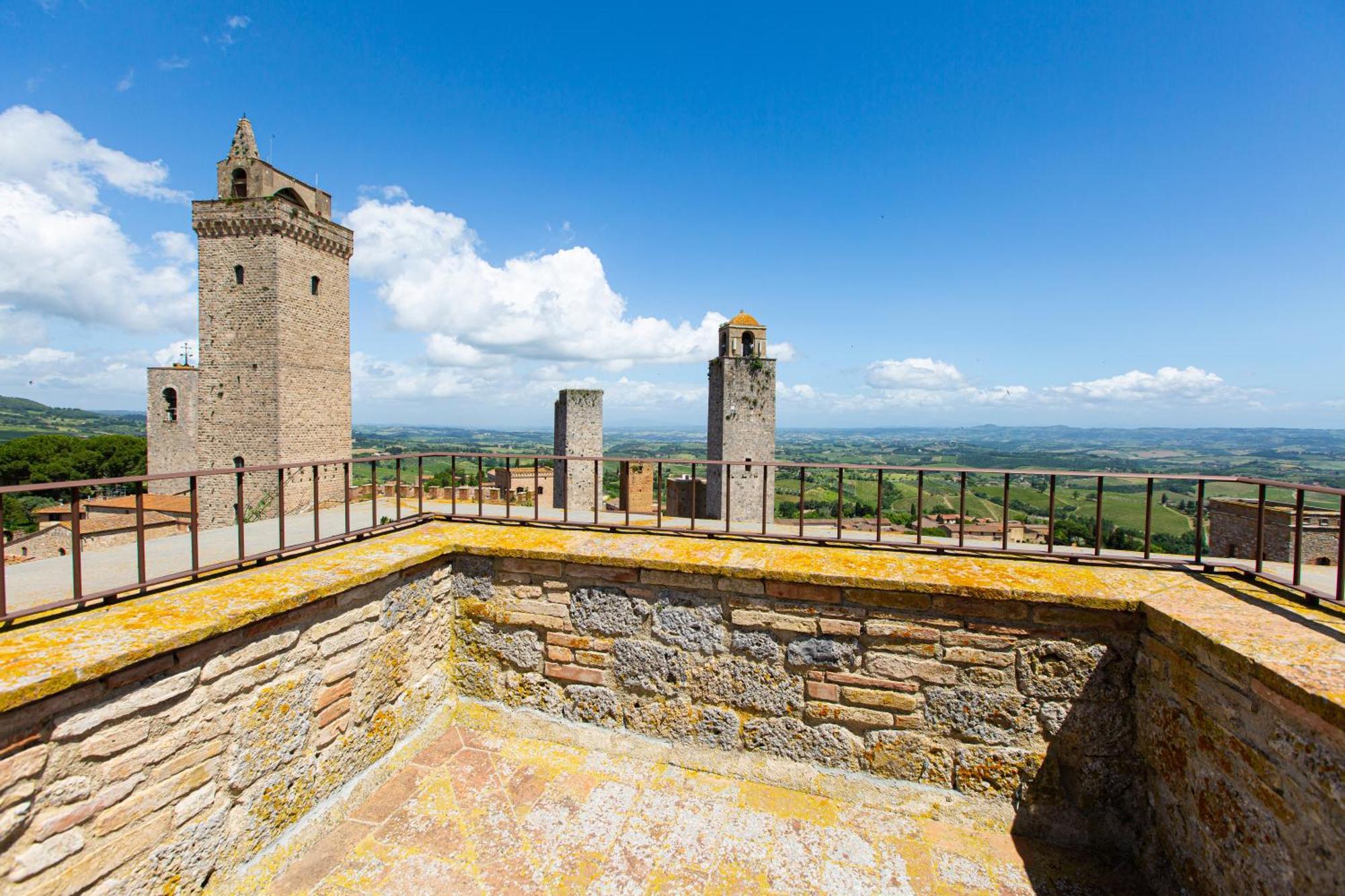 The Artists' Tower - Amazing View From The Tower Apartment Сан Джиминяно Екстериор снимка