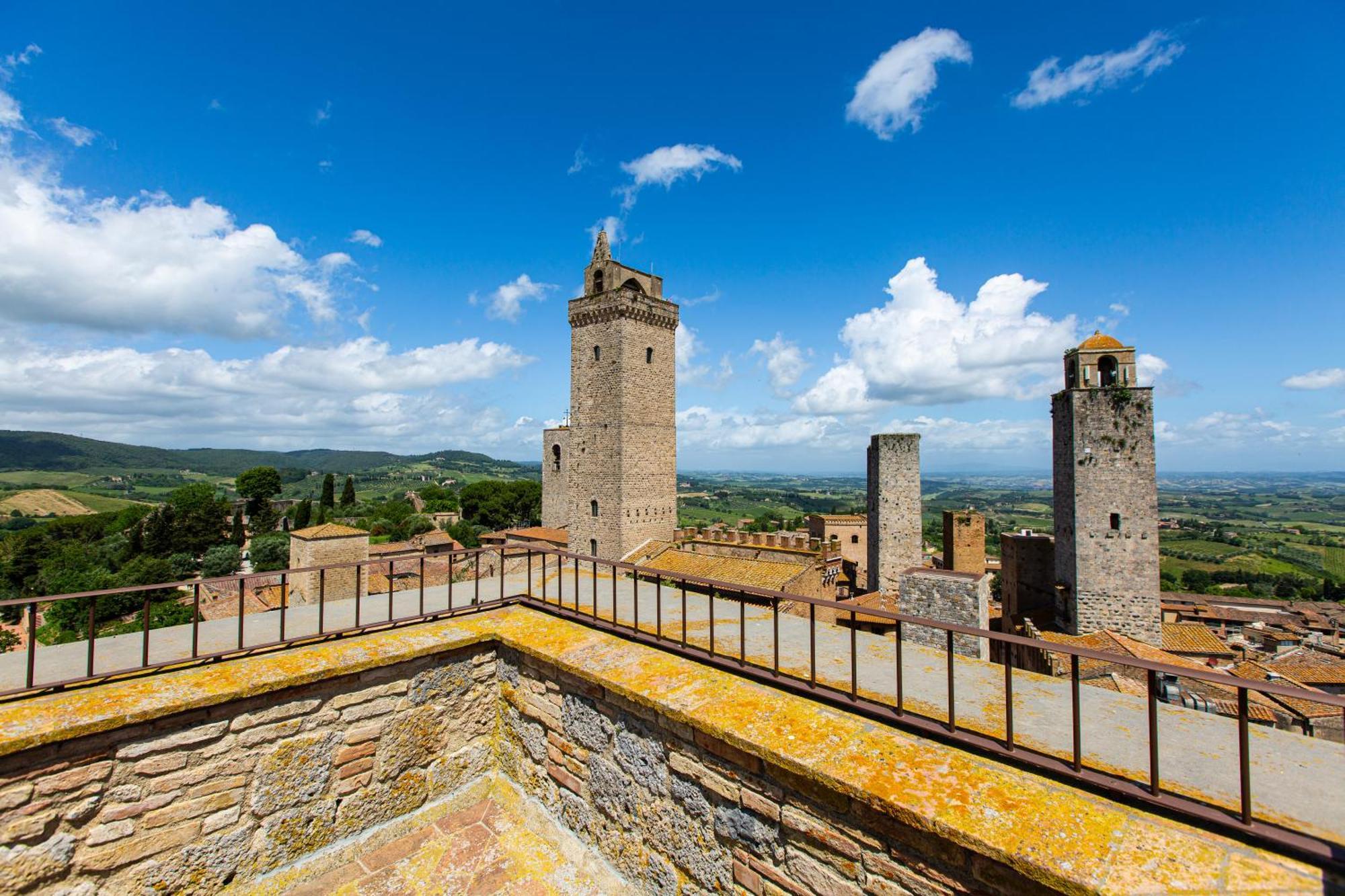 The Artists' Tower - Amazing View From The Tower Apartment Сан Джиминяно Екстериор снимка